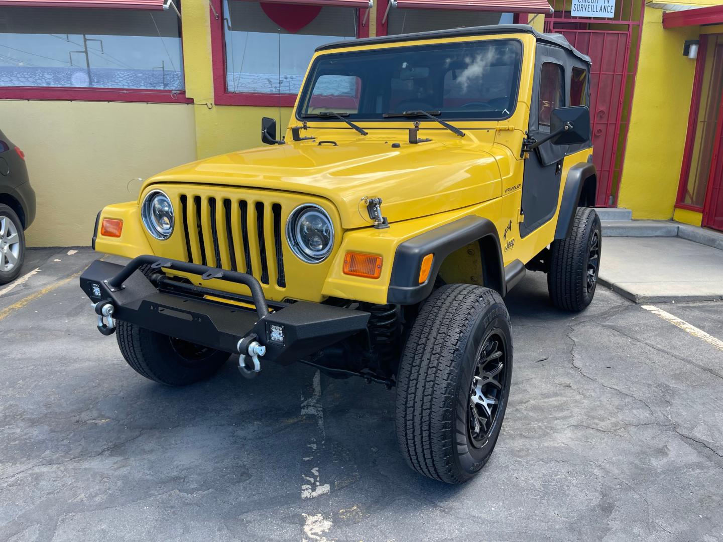 2000 Solar Yellow /Black Jeep Wrangler SE (1J4FA29P9YP) with an 2.5L 4 Cyl. engine, Manual transmission, located at 801 South State Street, Salt Lake City, UT, 84111, (801) 328-0098, 40.751953, -111.888206 - Wow extremely rare to find extra clean Jeep in immaculate condition 4x4! Low miles only 98,248 miles! Interior and exterior are both in excellent shape for the year. This is a clean title no reported accidents on the CarFax history report. It has passed emissions already and is ready to go. Featur - Photo#0